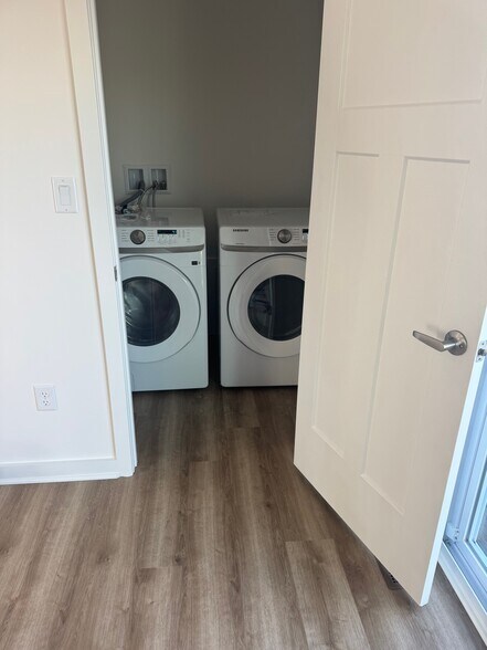 Building Photo - 179 Lockheed Dr