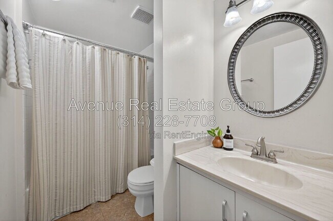 Building Photo - 5559 Pershing Ave