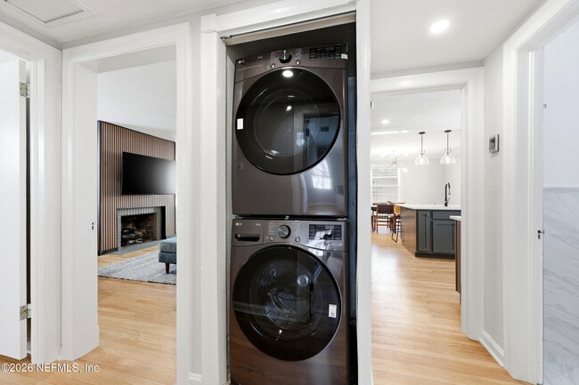 Building Photo - 813 Old Hickory Rd