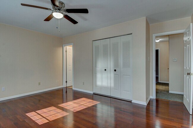 Building Photo - TOWNHOME FOR RENT - HAMPTON!