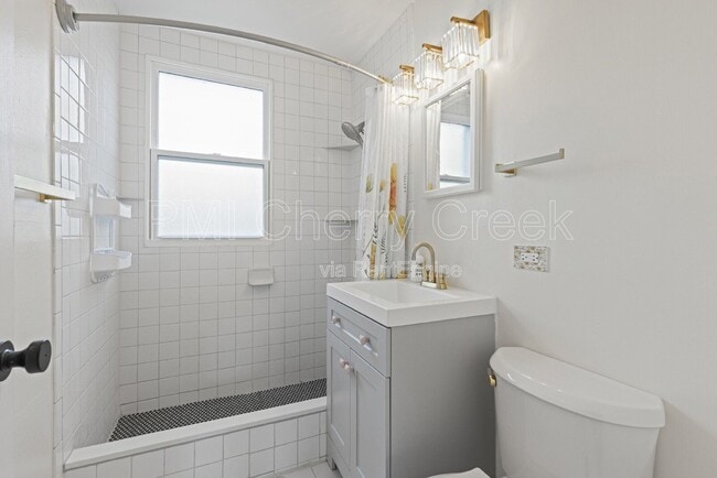 Building Photo - 156 S Newton St