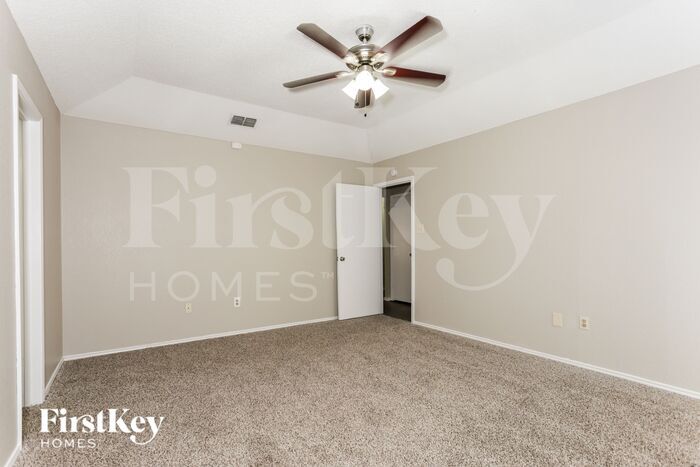 Building Photo - 601 Betsy Ross Dr