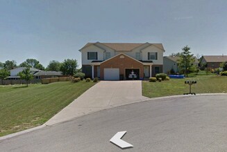 Building Photo - Beautiful 3 Bedroom Apartment