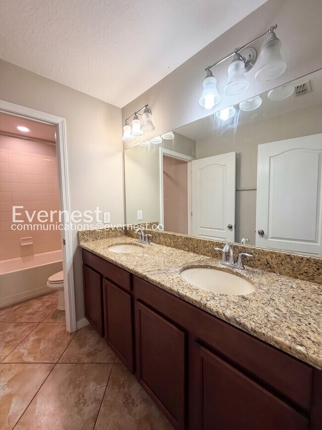 Building Photo - 4 Bed & 3 Bath Home with Fenced Yard and Modern Amenities / Voucher Accepted / No Pets Allowed / ...