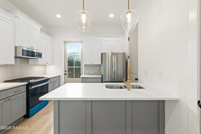 Building Photo - 202 Steiner Oaks