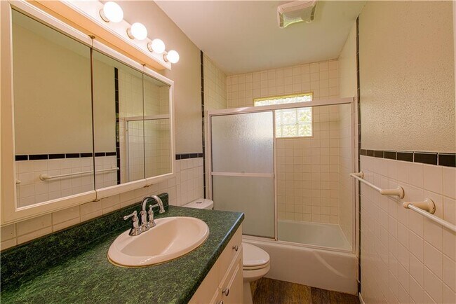 Building Photo - 6810 Willamette Dr