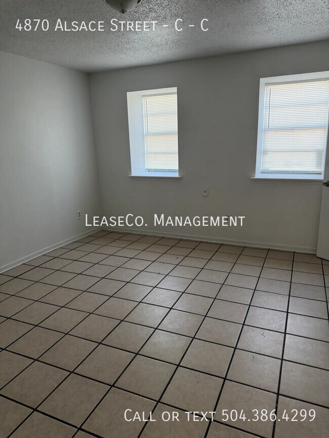 Building Photo - 4870 Alsace St