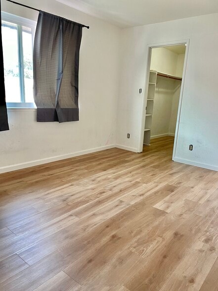 Bedroom with walk-in closet - 34770 Perry Rd