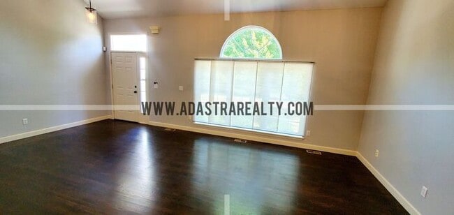 Building Photo - Gorgeous Updated Home in Blue Valley, South Overland Park-Available NOW!!