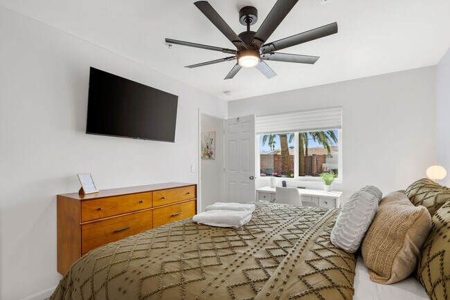 Building Photo - 8259 E Mulberry Ln