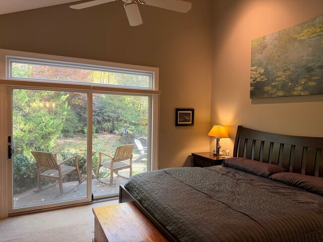 Building Photo - 6460 Eppard St