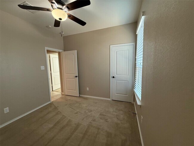 Building Photo - 334 Reunion Ln