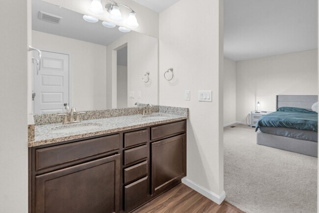 Building Photo - 2299 Villageview Ln