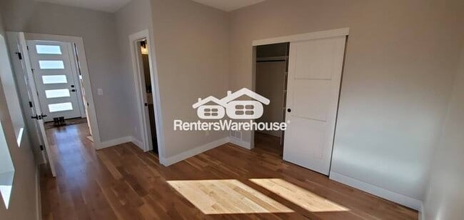 Building Photo - Beautiful 2 bed 2.5 bath Townhome Availabl...