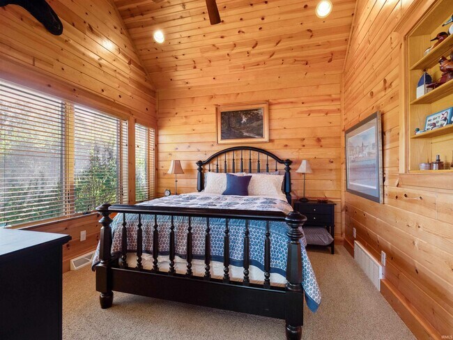 Building Photo - 1905 E 750 S