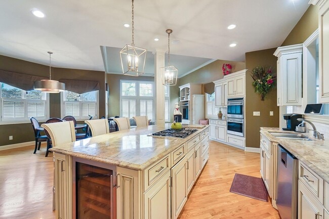 Building Photo - 6655 Traquair Pl