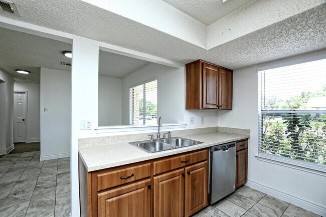 Building Photo - 301 Fawnfield Dr