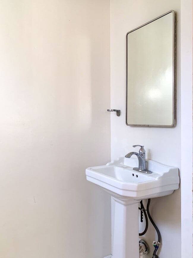 Building Photo - Gorgeous & Updated 3 bed Storybook Spanish House in Silverlake w/Views!