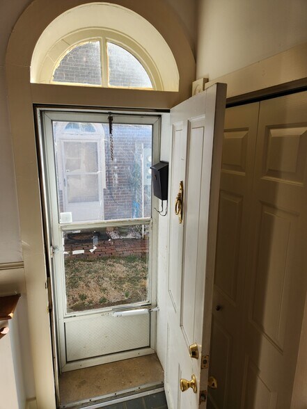 Building Photo - 125 Peyton St