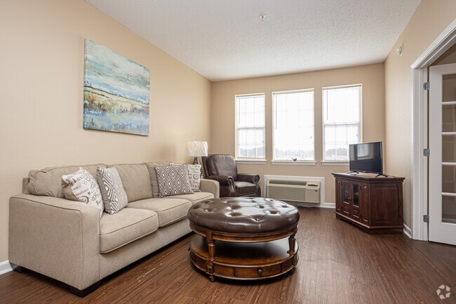 1BR, 1BA - 633SF - The Bloom at Windermere