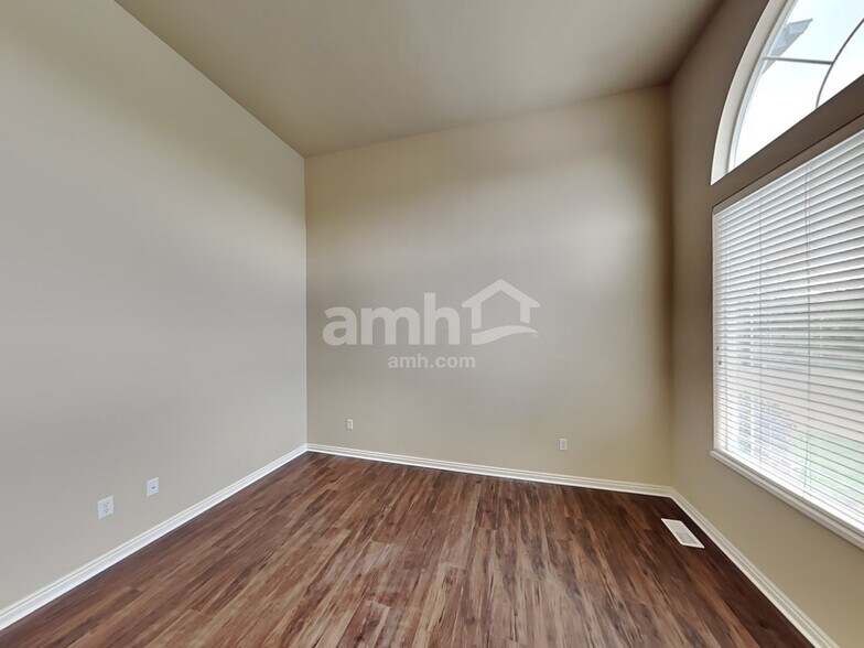 Building Photo - 917 Longleaf Dr