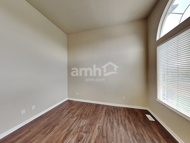 Building Photo - 917 Longleaf Dr