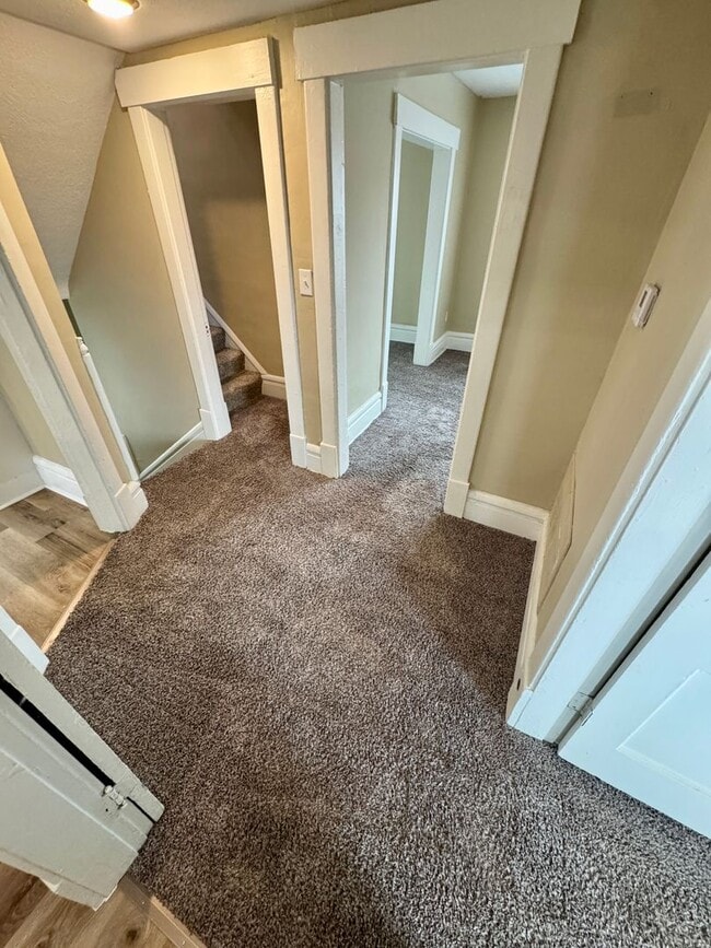 Building Photo - 2542 Glen Echo Dr