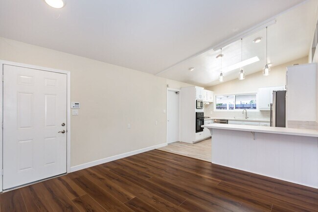 Building Photo - Newly updated Single-Story in Clairemont