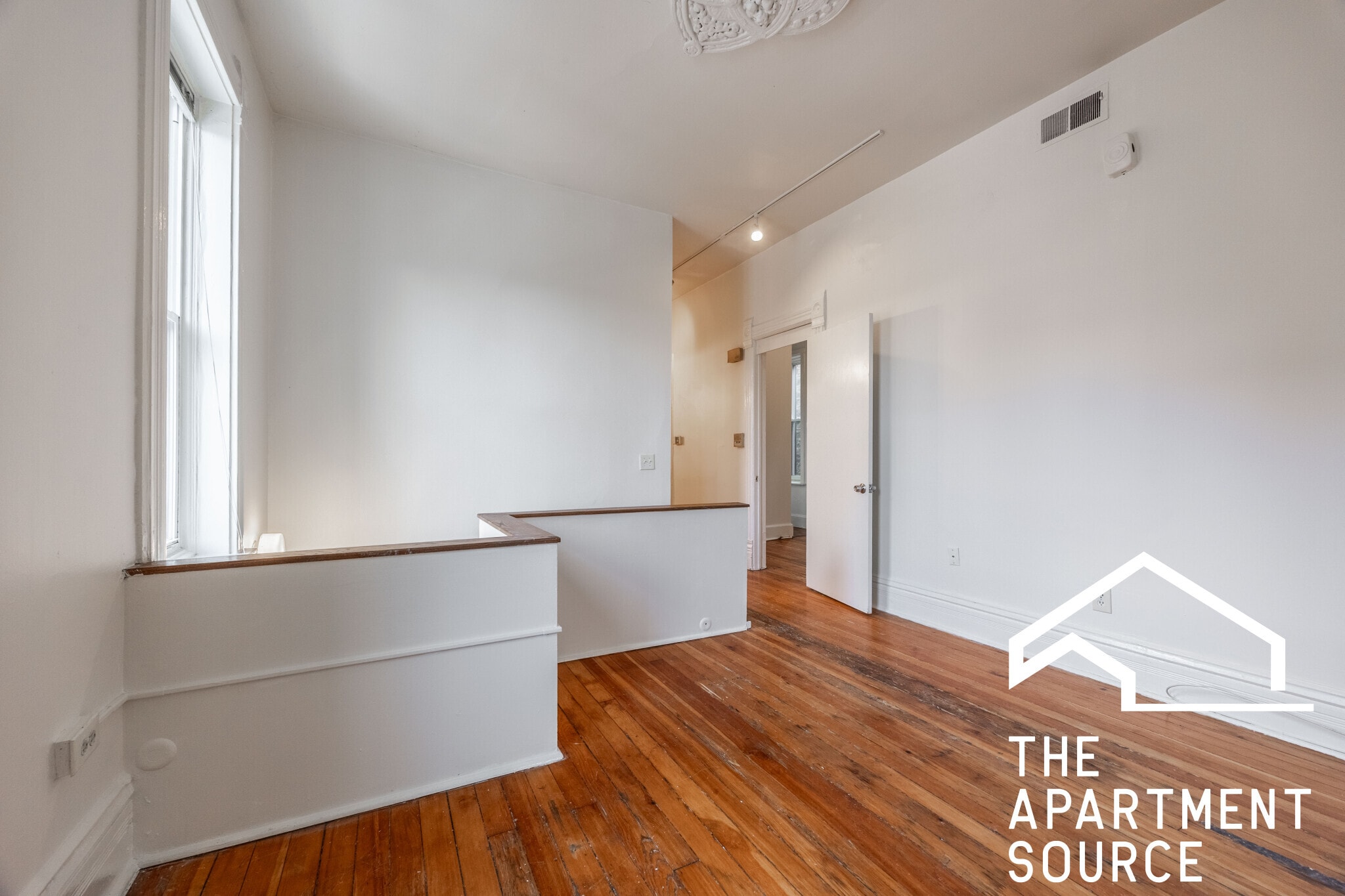 Building Photo - 2059 N Clifton Ave