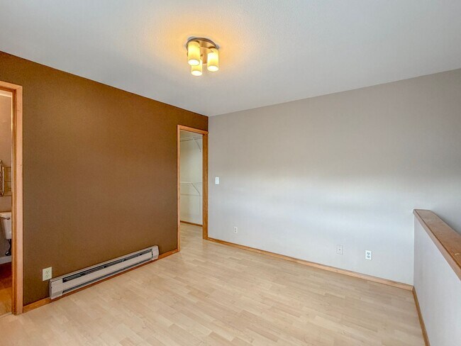 Building Photo - Quirky 1bd/1.5bth Loft Condo in West Queen Anne, $2,300/mo.