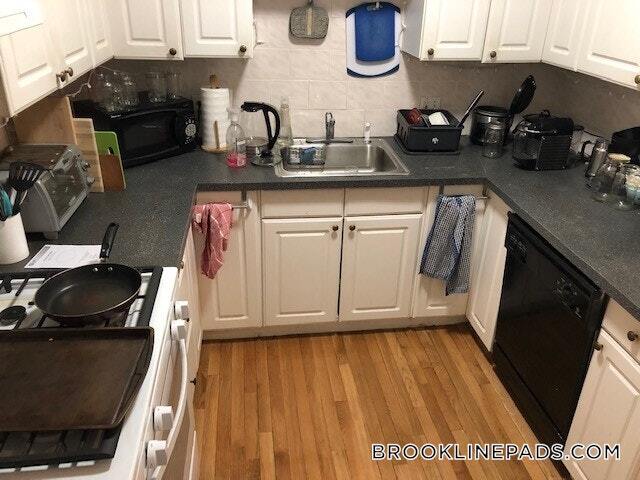 Building Photo - 60 Egmont St