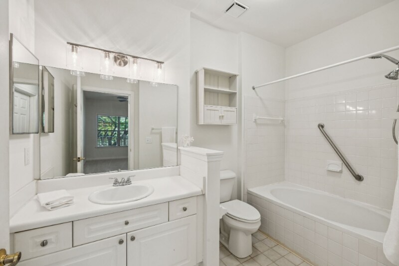 Building Photo - 2025 Woodmont Blvd