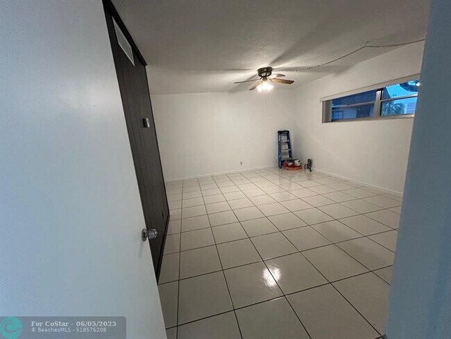 Building Photo - 6033 SW 35th St