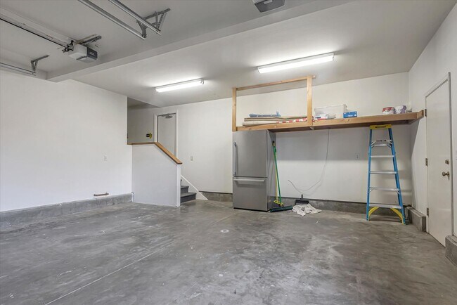 Building Photo - 954 Russell Ave