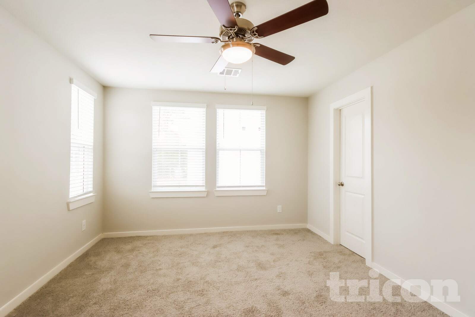 Building Photo - 9835 Willow Creek Commerce Dr