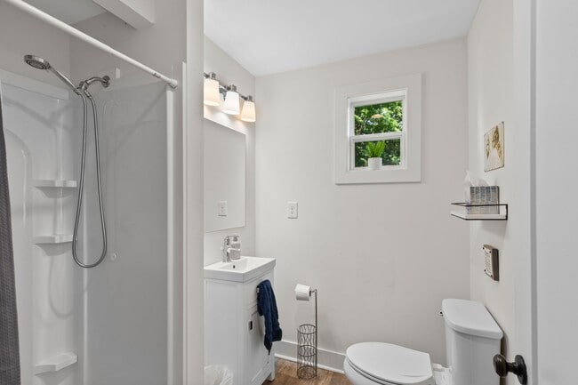 Building Photo - 413 Lockland Dr