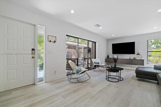 Building Photo - 3627 Cocoplum Cir