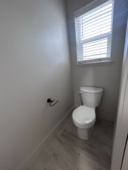 Building Photo - 106 Centennial Ct