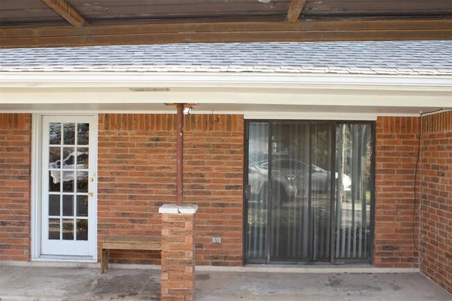 Building Photo - 535 W Prairie Lea St
