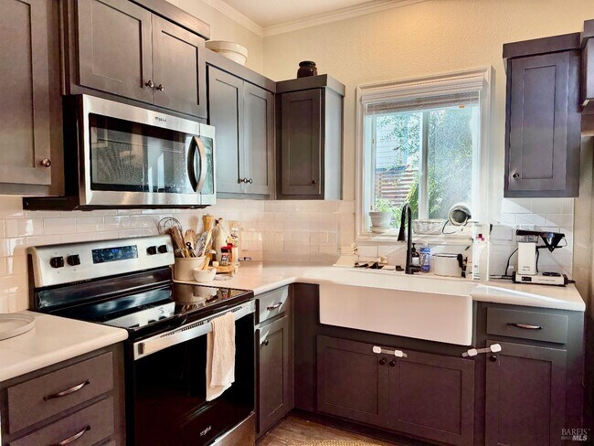 Primary Photo - 1813 Fair Way