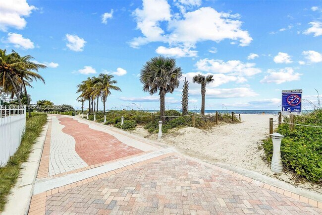 Building Photo - 5415 Collins Ave