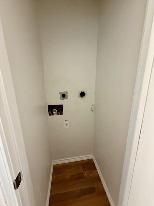 Building Photo - 3300 Pebblebrook Dr