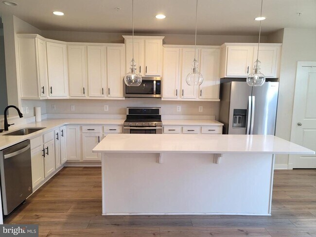 Building Photo - 8571 Red Sage Way S