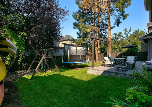 Building Photo - Gorgeous, Bright 4 Bedroom Home in SW Bend!