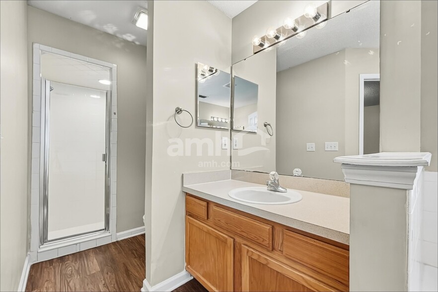 Building Photo - 11134 Lauren Oak Ln