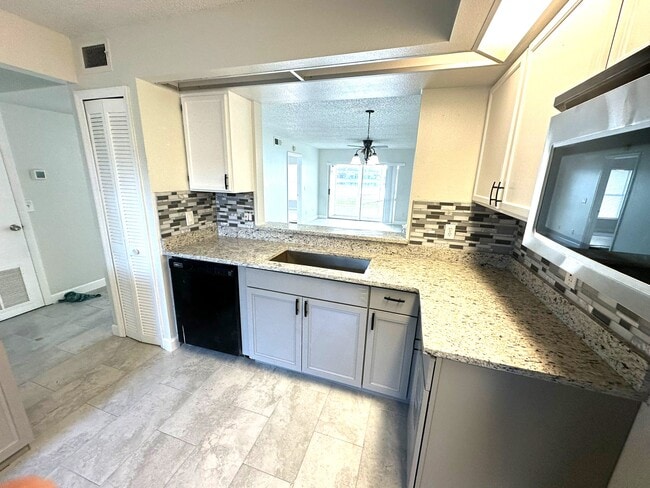 Building Photo - 13828 Timberbrooke Dr