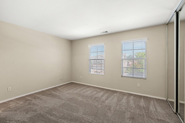Building Photo - Ideal for Large Families – 6BR/4BA Eastval...