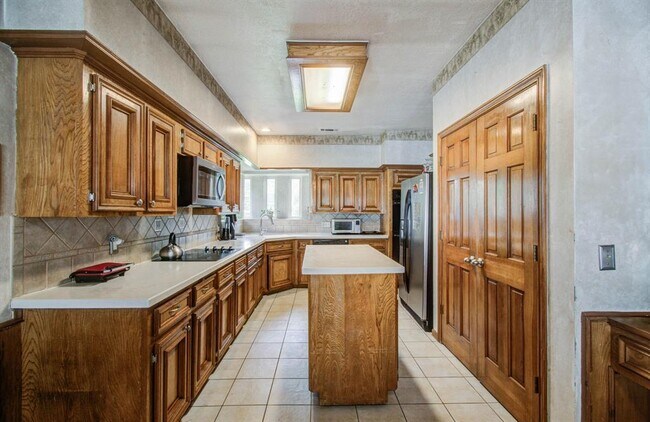 Building Photo - 18307 Forest Elms Dr