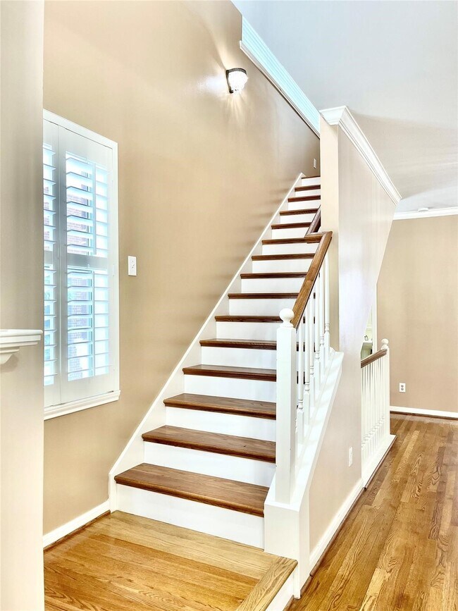 Building Photo - 32 Waugh Dr