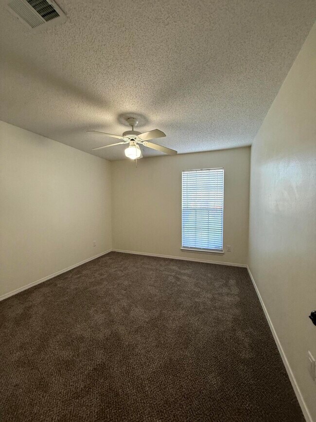 Building Photo - 5 Neptune Dr